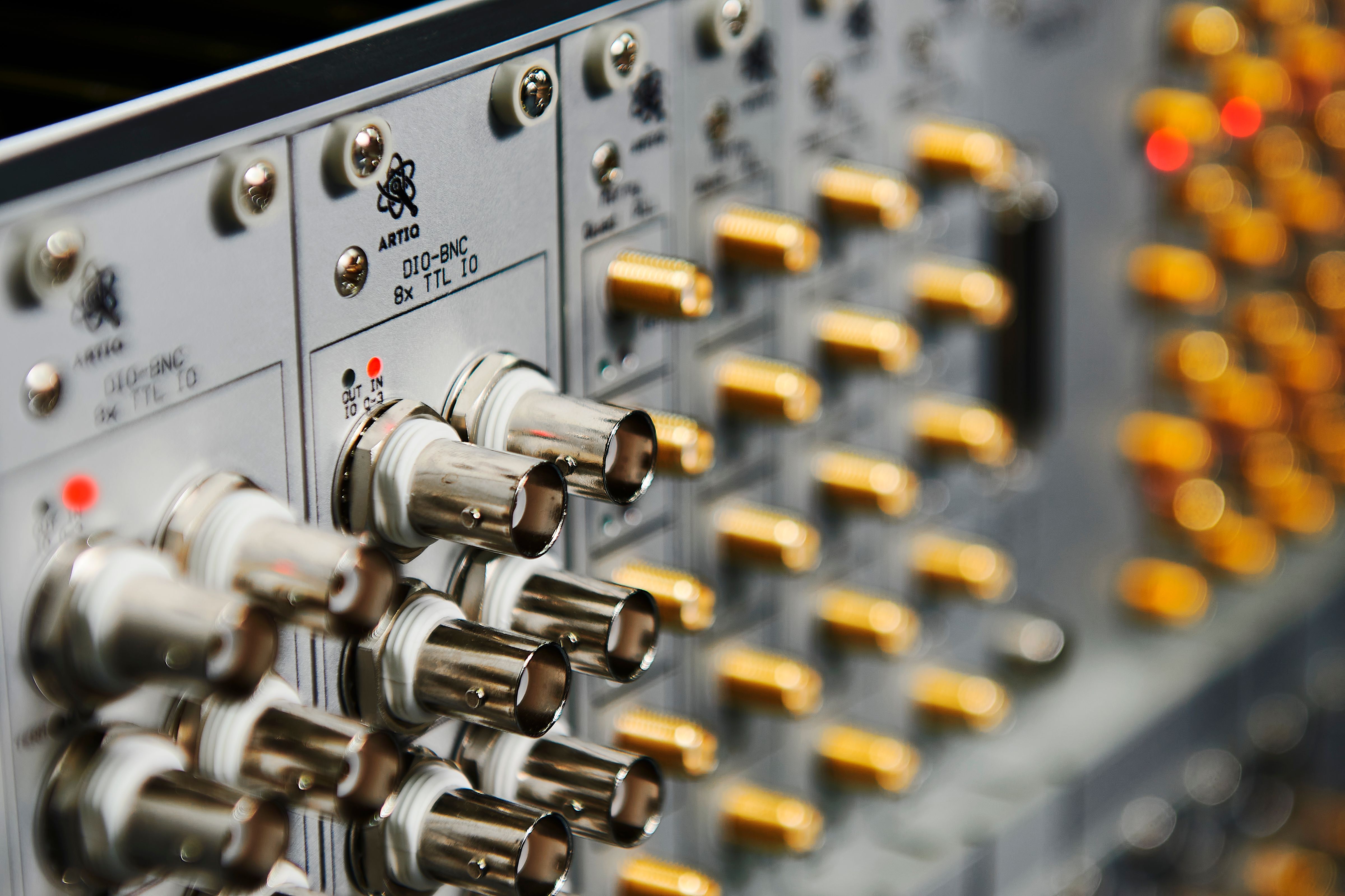 Sinara control-electronics modules with silver and gold connectors, from Creotech Quantum S.A.’s website